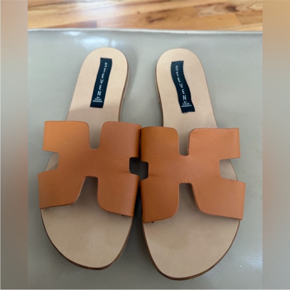 Steve Madden - Tan Cutout Slide Sandals